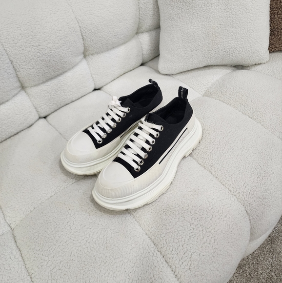 Alexander McQueen Tread Slick Low Top Sneaker in Black and White